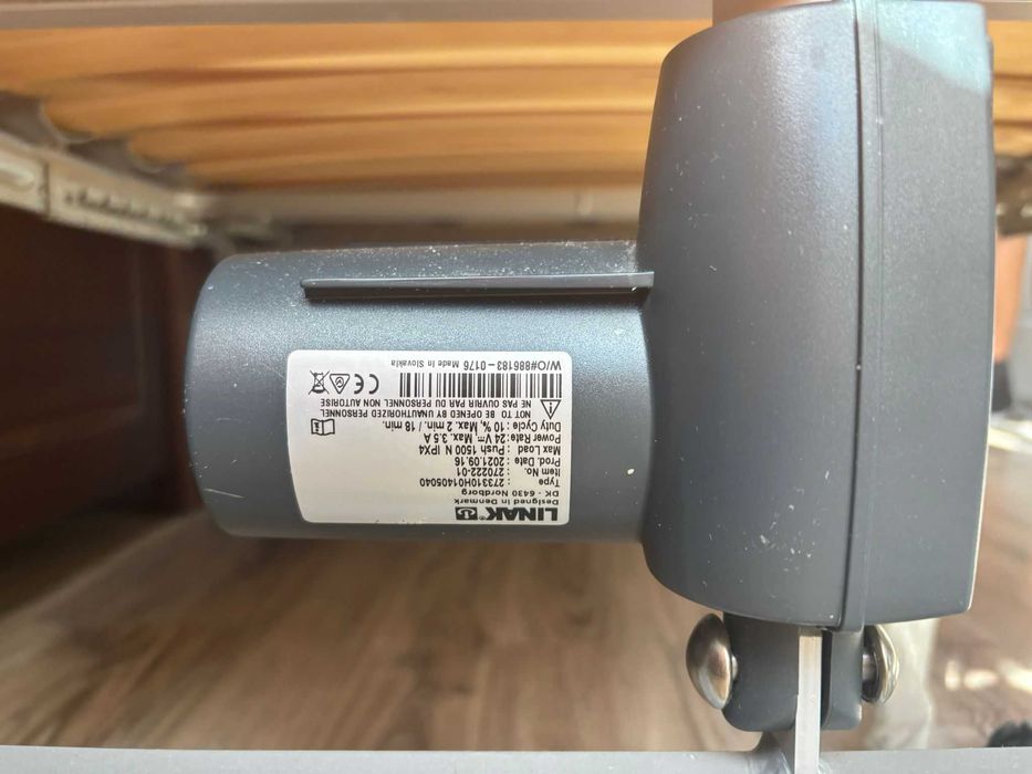 Łóżko rehabilitacyjne elektryczne na pilota z materacem firmy Elbur.