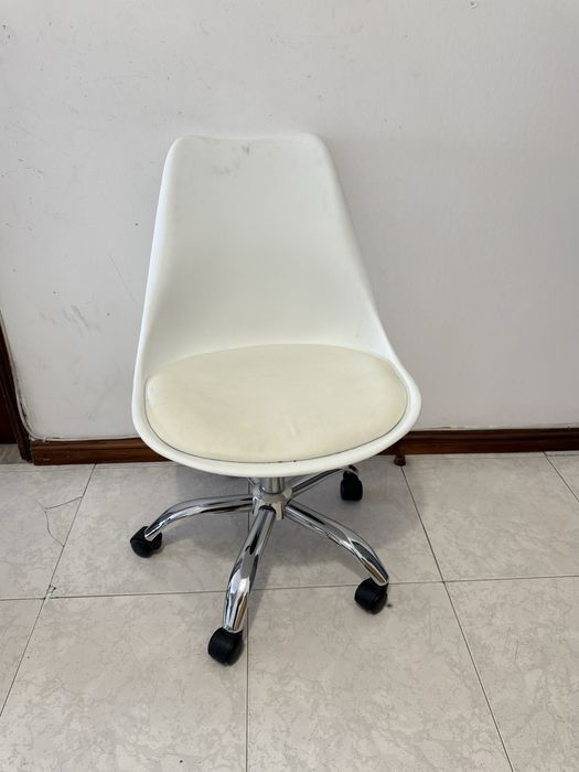 Cadeiras TOWER brancas escritorio