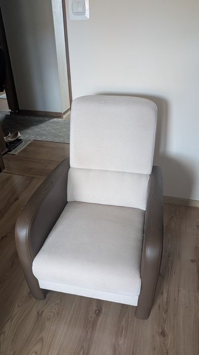 Fotele w dobrym stanie !!!