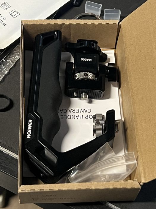 Neewer CA007 Top Handle + Monitor Mount