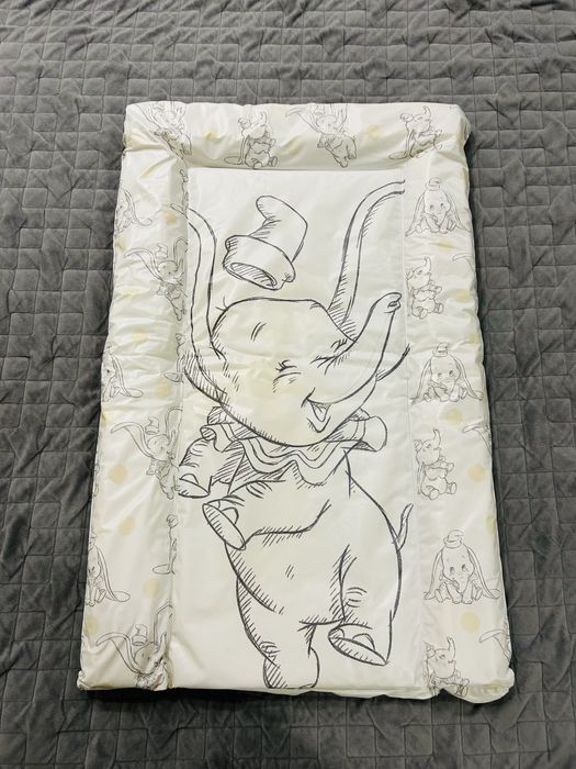 Матрац на пеленальний комод.