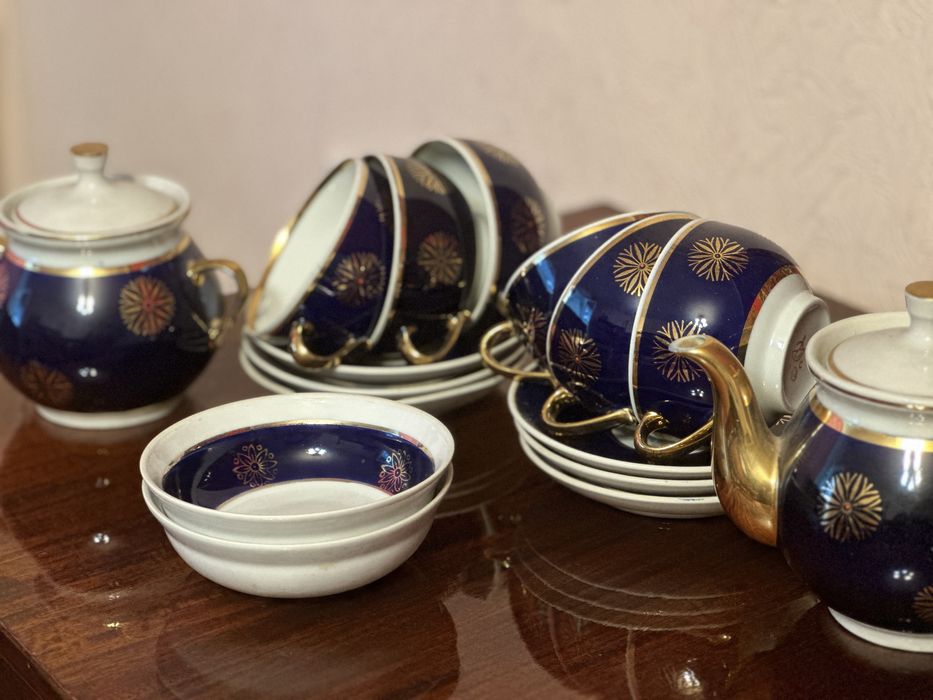 Старинный сервиз