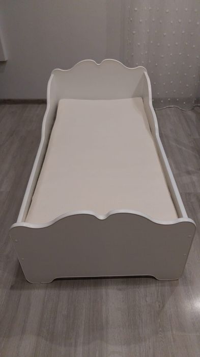 Lozko dziecięce biale 140x70 z materacem i stelarzem