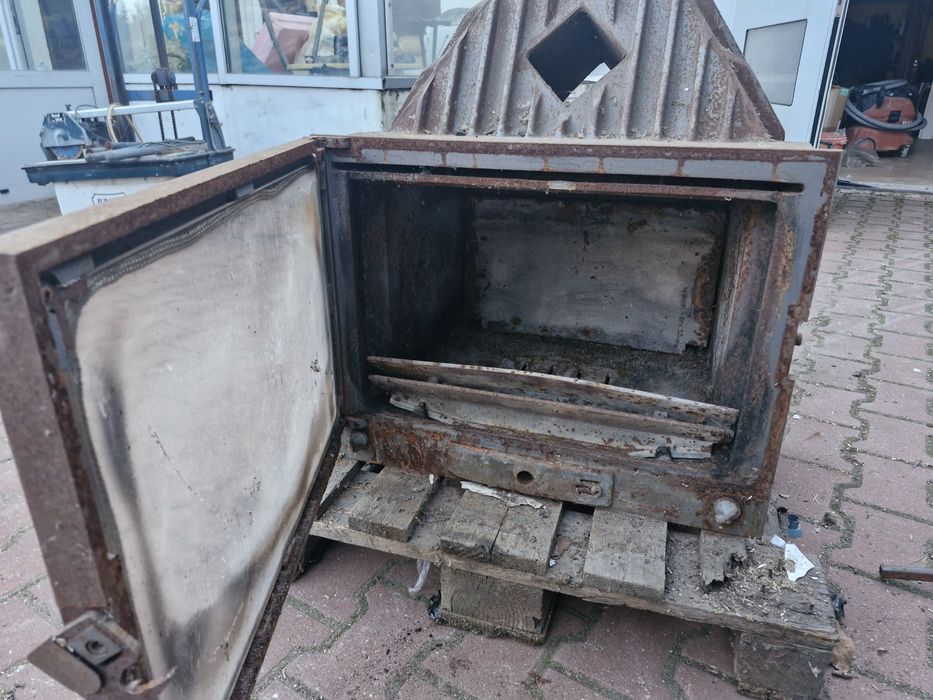 Kominek żeliwny TARNAVA  na budowę, do garażu 200 kg