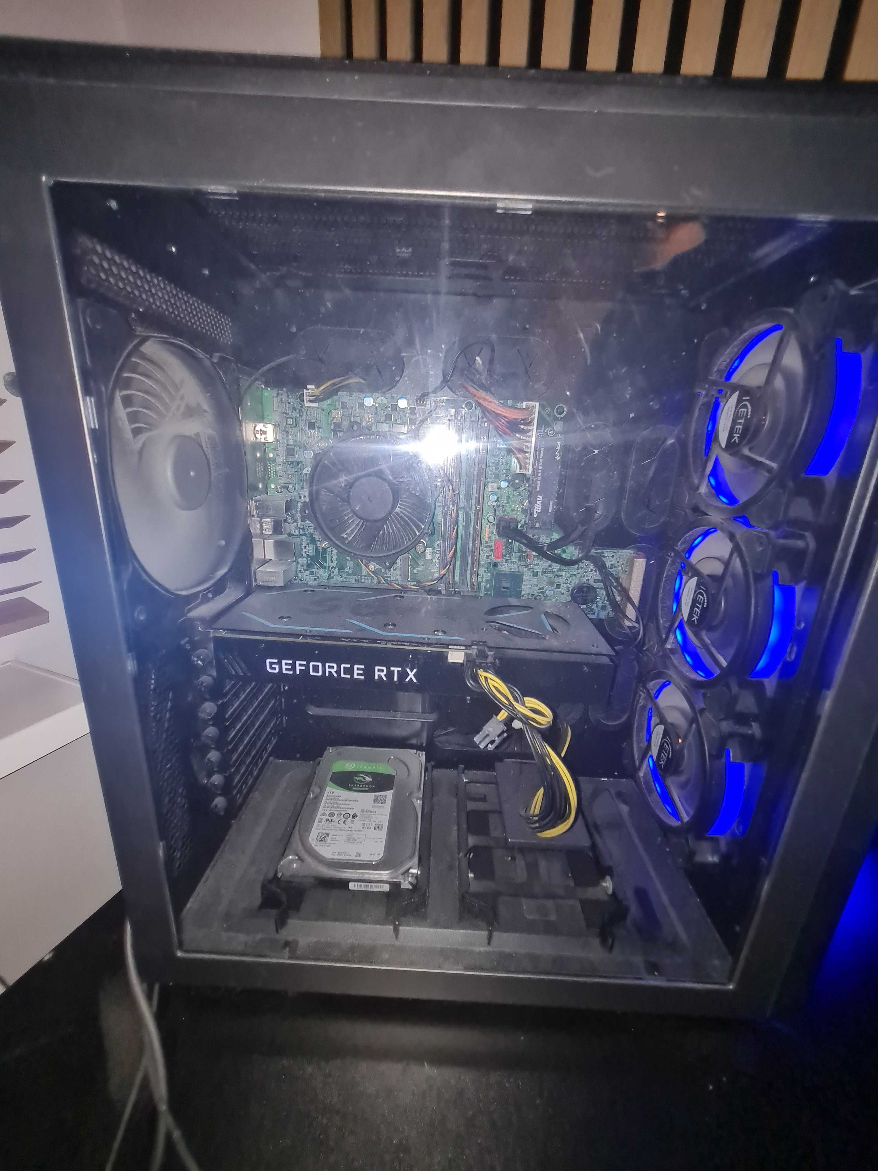 komputer z monitorem