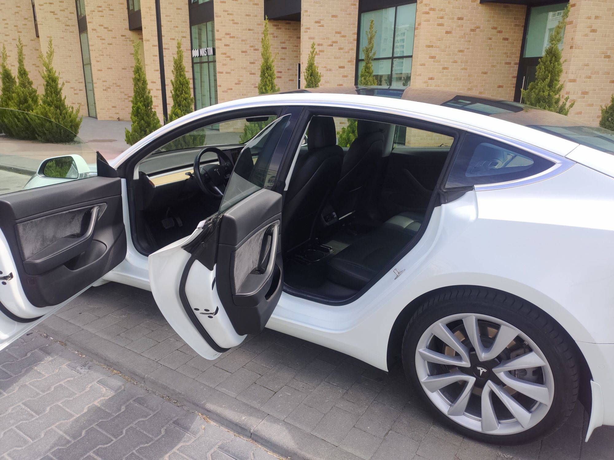 TESLA MODEL 3 Long Range 2018 року
