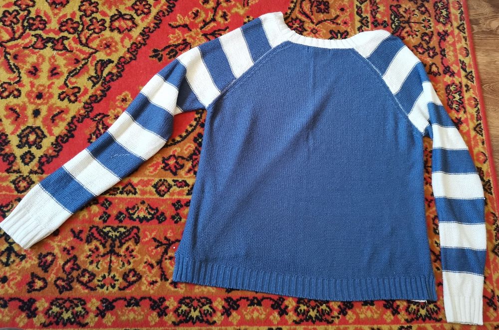 Sweter z motywem serca