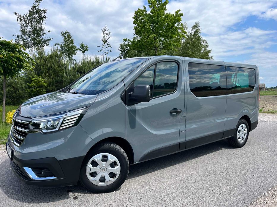 Wynajem Busa Long 9-osobowego-Konfort Mobilność Wakacje Lotniska Taxi