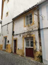 Casa para reconstruir no centro historico de Portalegre