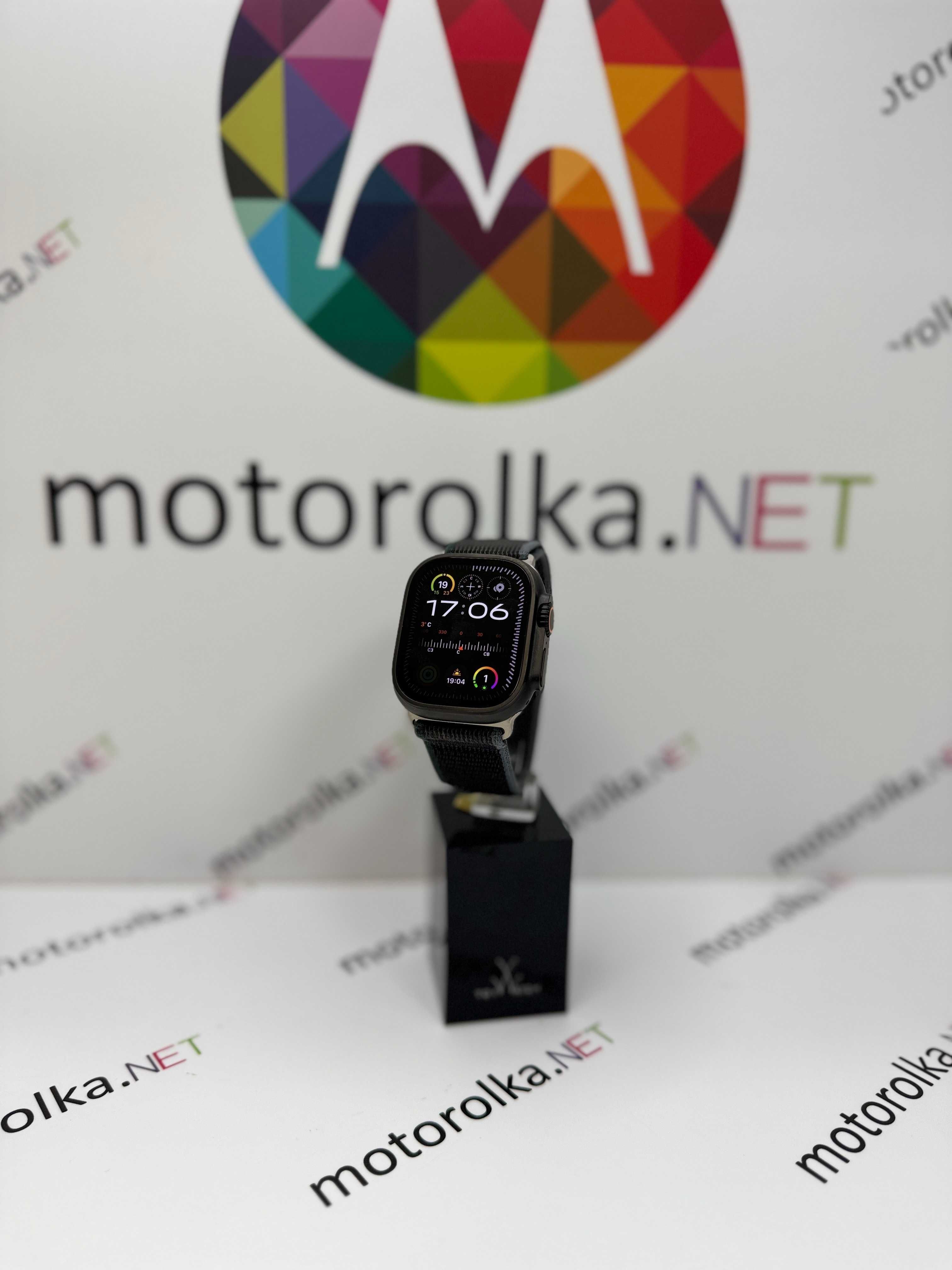 Apple Watch Ultra 2 49mm Black Titanium Case with Black Trail Loop