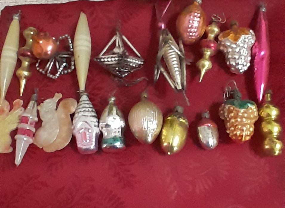 Продам игрушки старые стекло