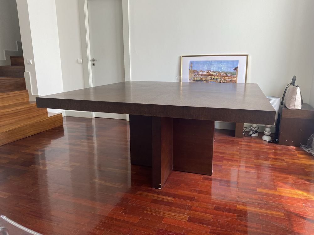 Mesa em madeira maciça