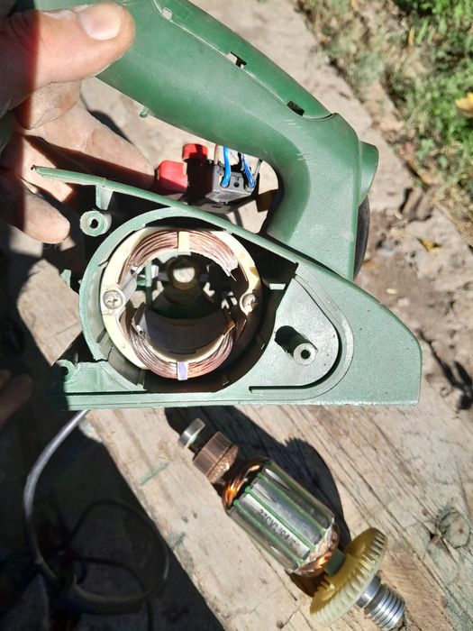 Двигун ручного електрорубанка DWT