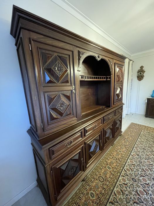 Movel de sala de jantar e mesinha cristaleira