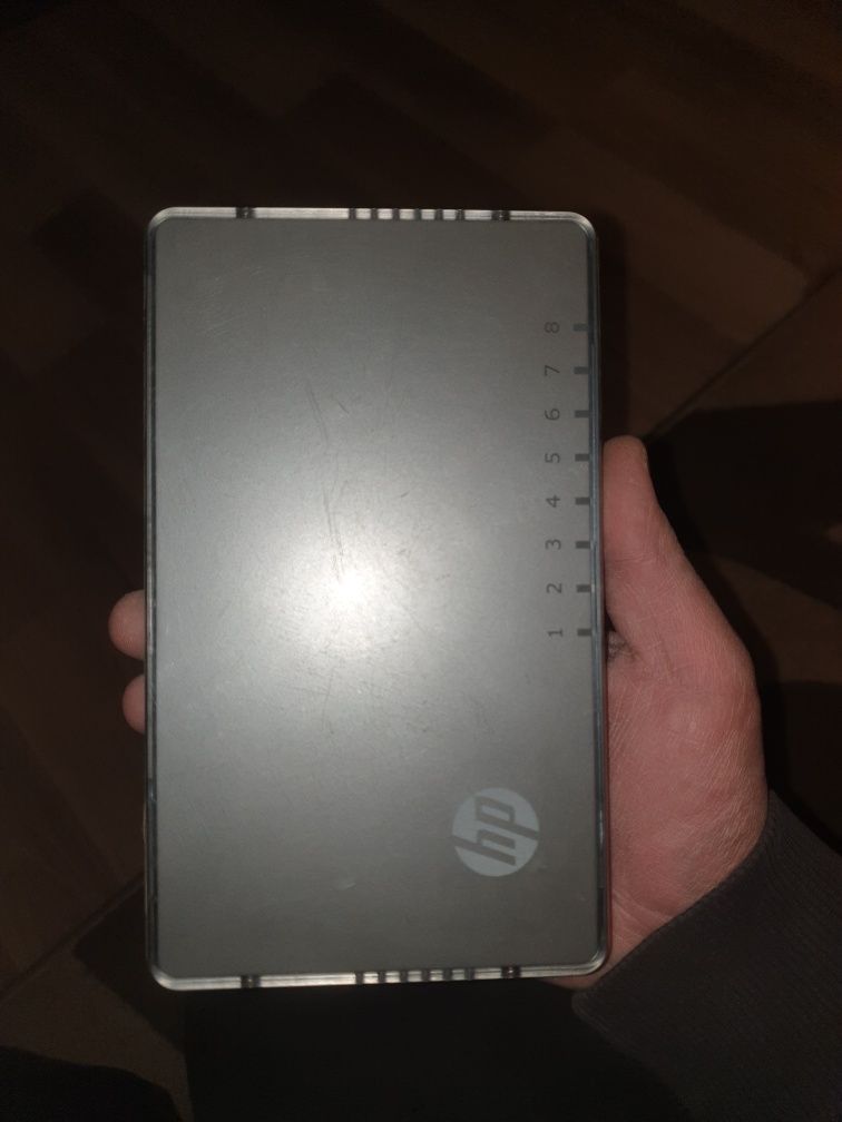 HP  коммутатор (8 x 100 Мбит/с). HP Networking 8 Port Switch