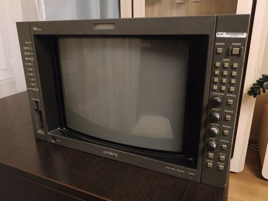 Sony BVM-14G5E 14" – Referencyjny ekran CRT do retro gamingu