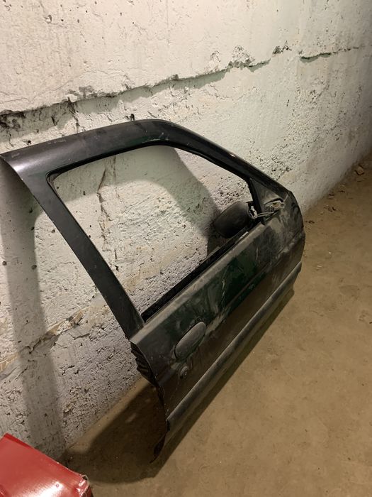 Продам передні двері до форд ескорт