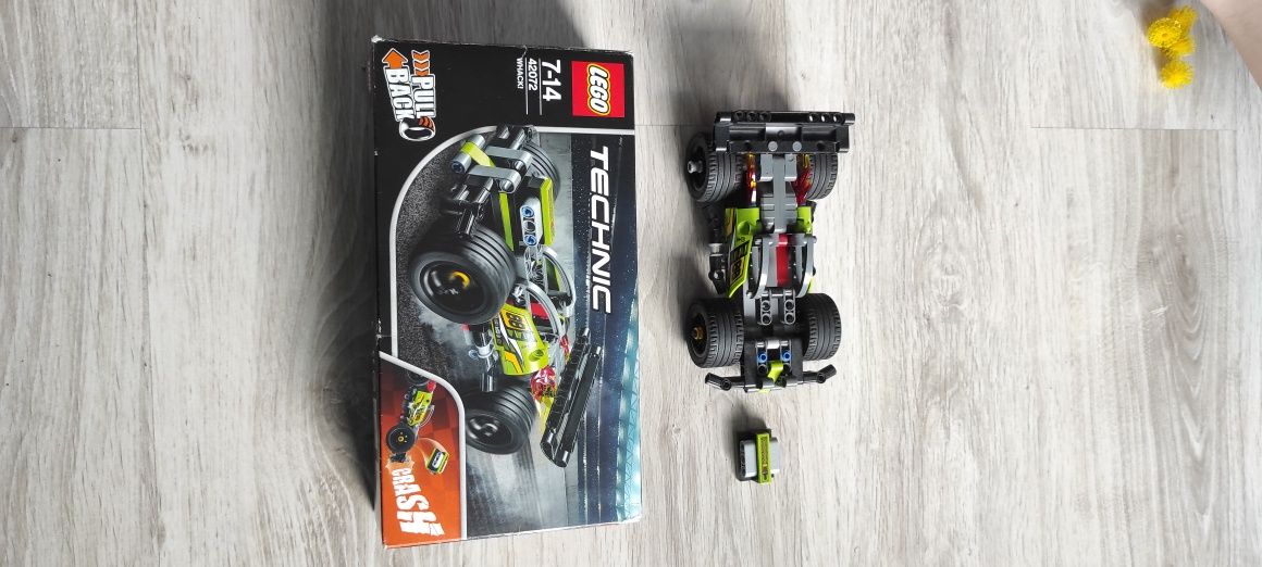 LEGO technic 42072 żółta wyścigówka