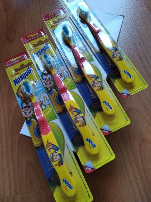 Escovas dentes crianças