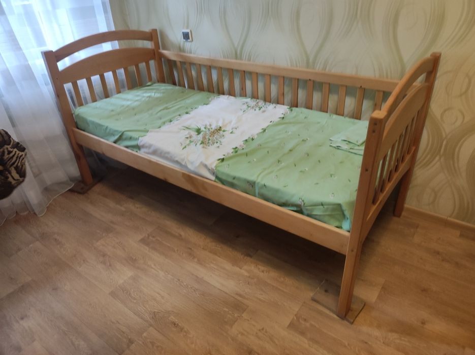 Дерев'яні кроваті 2шт.