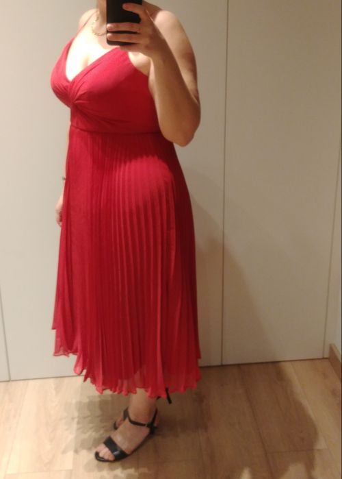 Czerwona plisowana 42 44 sukienka wesele na ramiączkach linia A dekolt