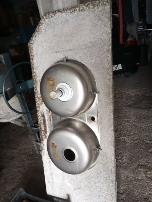 Pedra banca com pia dupla