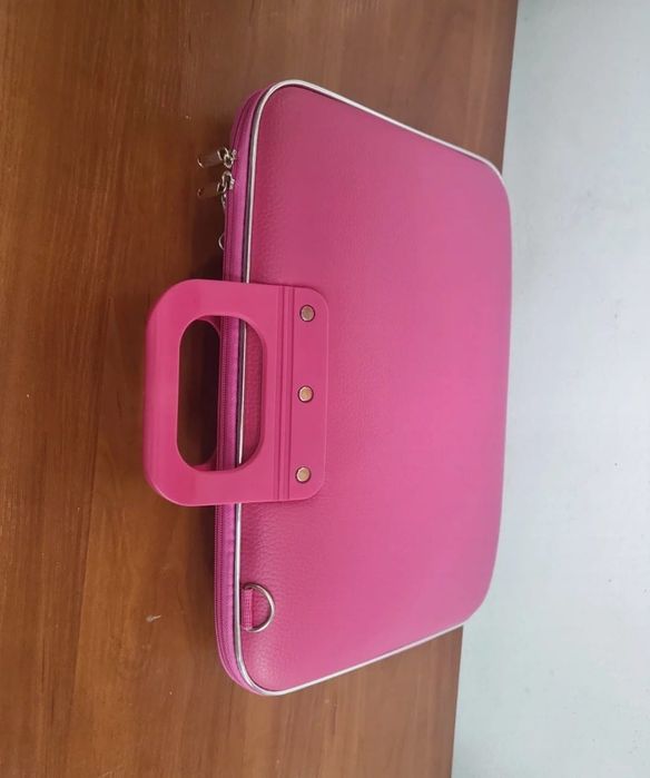 Różowa teczka na laptop 15,6 cali