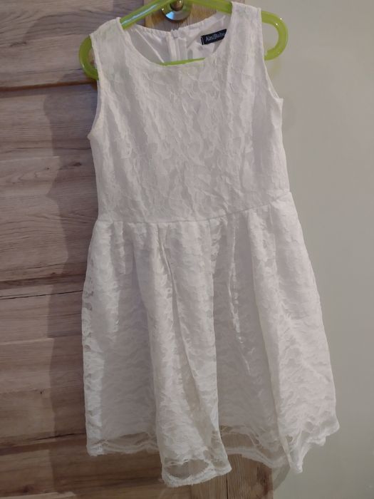 Biała sukienka koronkowa 128