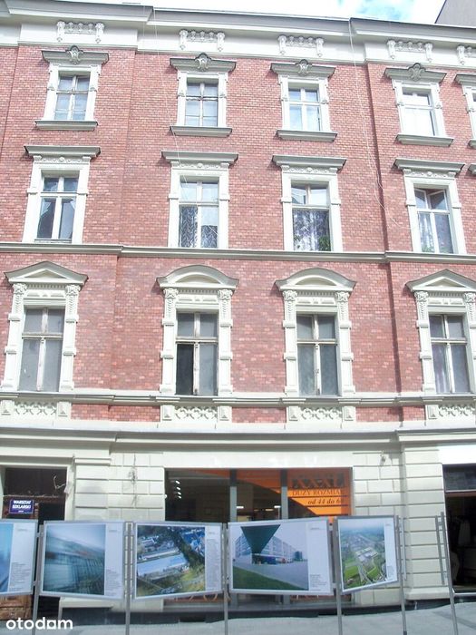 Bezpośrednio sprzedam 2 pokoje z kuchnią w kamienicy w sercu Katowic.