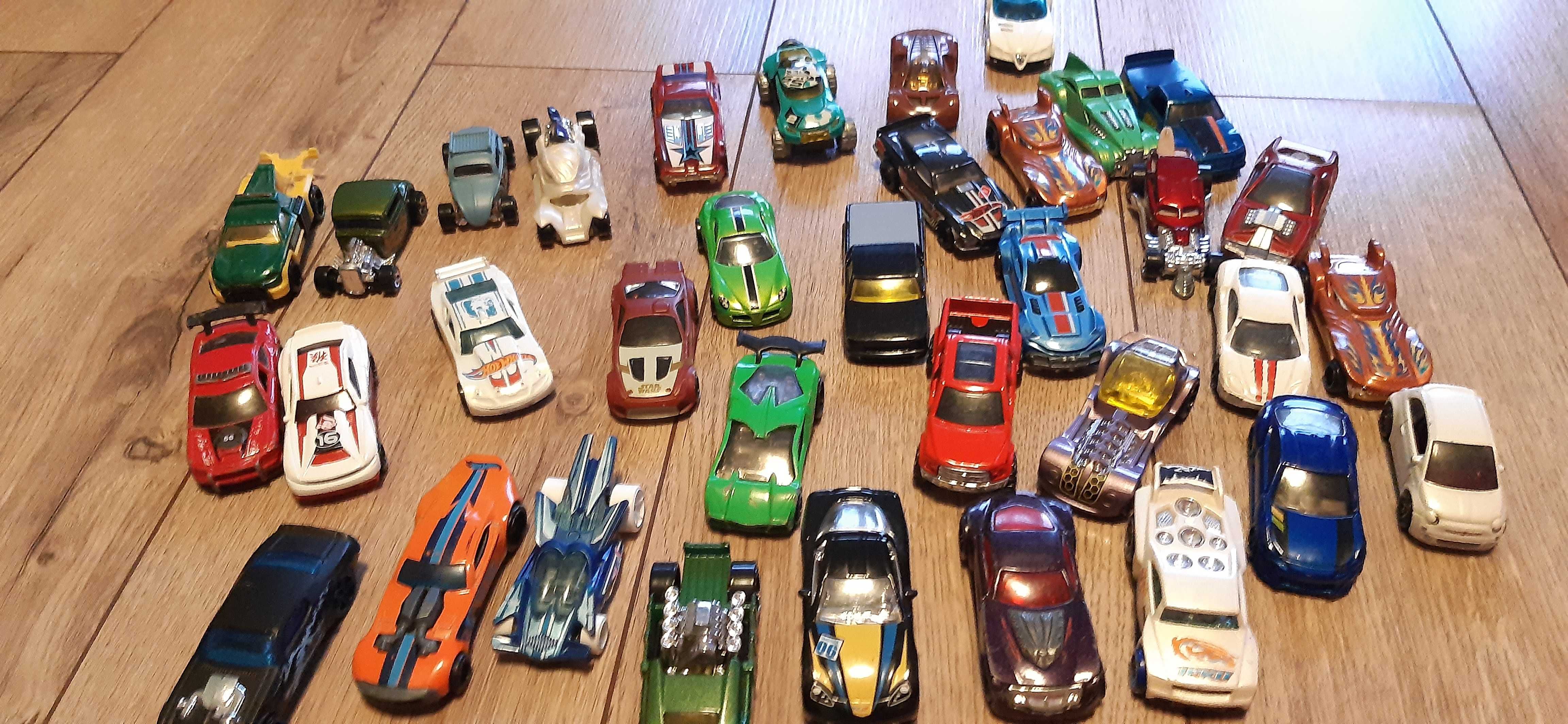 Resorki HOT WHEELS 181 sztuk+18 pojazdów latających