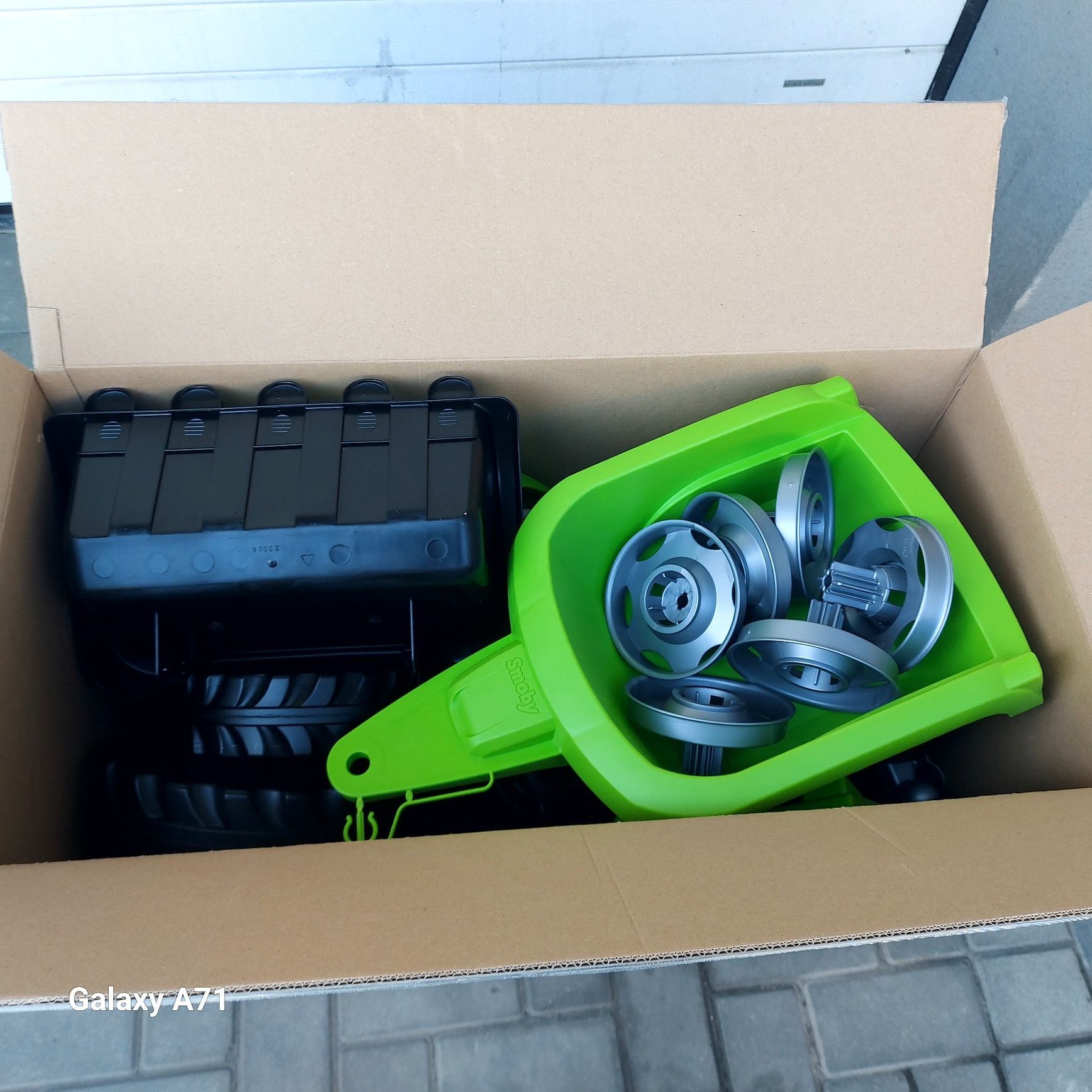 Nowy traktor na pedały z przyczepą i łycha farmer max snoby.