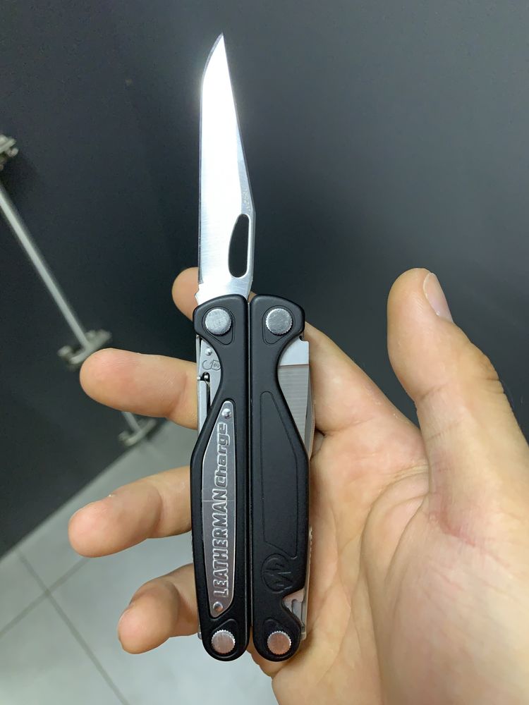 Мультитул Leatherman Charge ALX в ідеалі