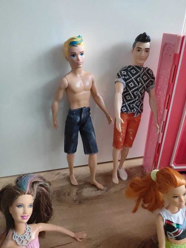 Duży Zestaw 6 Barbie 2 Keny plus szafa