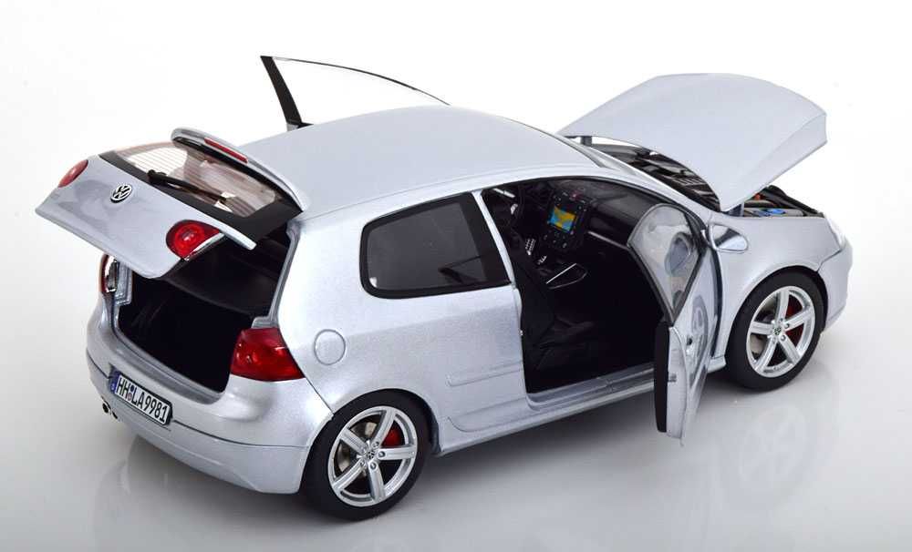 1/18 Volkswagen VW Golf 5 GTI Pirelli 2007 silver Norev 188425