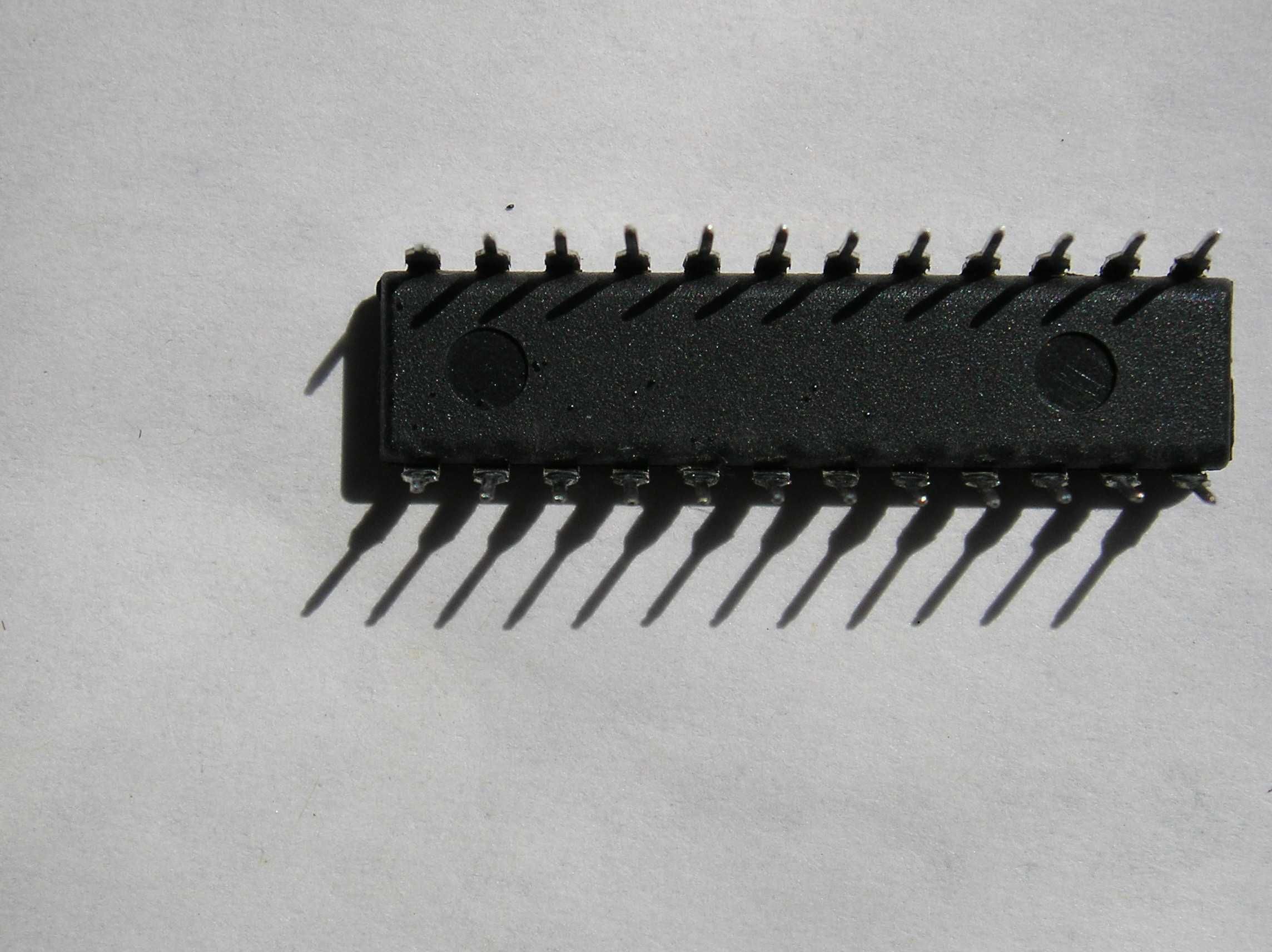 Микросхема КР1533ИД3 - дешифратор двоичного кода 4 на 16