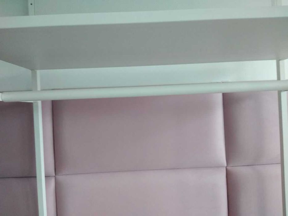 Metalowa, biała szafa szkieletowa ikea, z drążkiem, regulowane nóżki