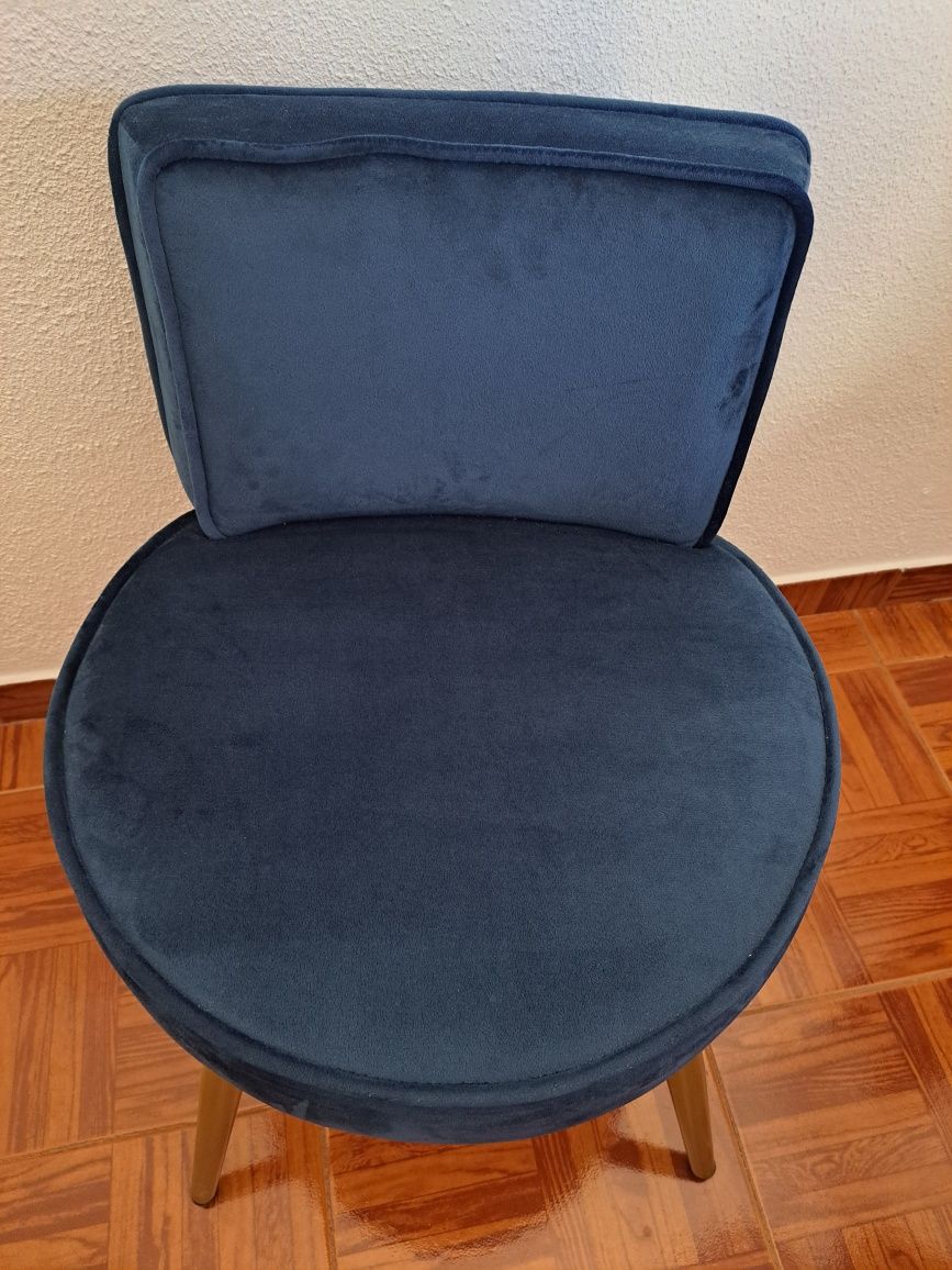 Cadeira de veludo zul escura