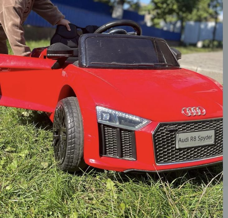 Продам машинку Audi
