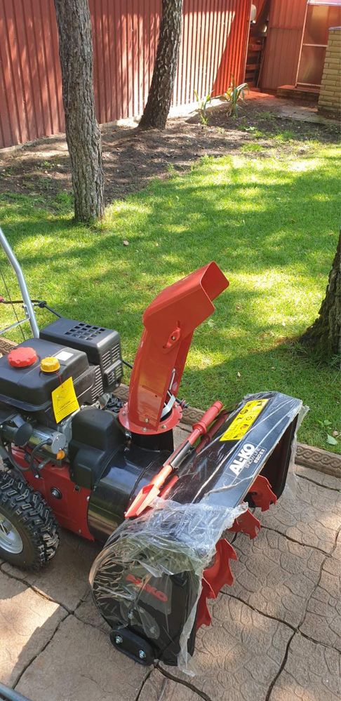 Снегоуборочная машина зістартером Al-KO620E II