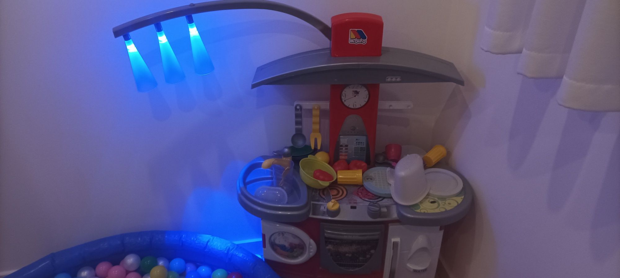 Cozinha infantil com luzes