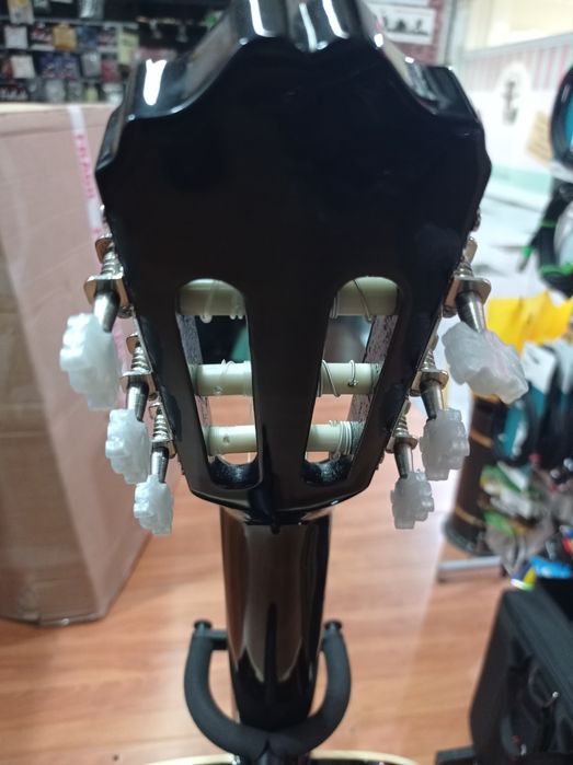 Guitarra clássica preta