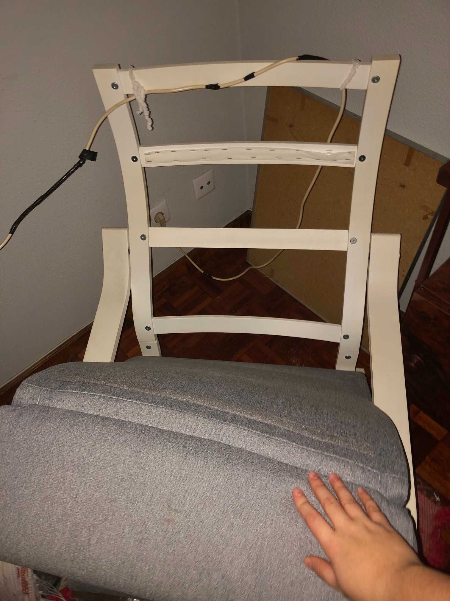 Cadeirão IKEA, modelo APPLARO madeira maleável, confortável e moderno