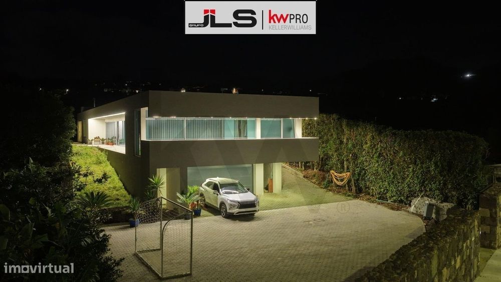 Moradia V3+1 Térrea de Luxo com 5.920m2 – Capelas, Ponta Delgada, São