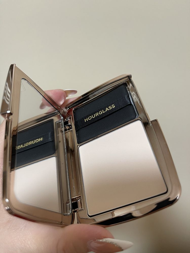 Hourglass Vanish Airbrush Pressed Powder