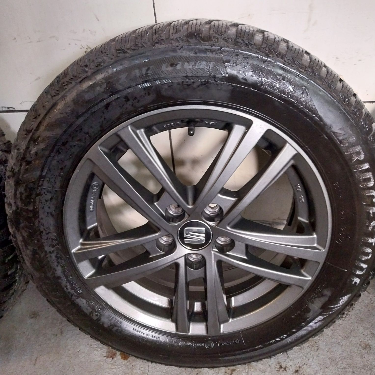 Całe Koła Zimowe Seat R15 5x100 5.5J ET 40