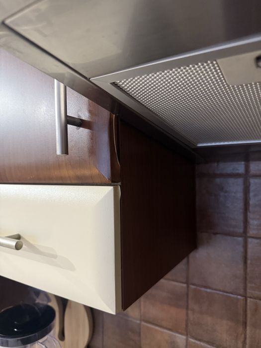 Sprzedam meble kuchenne z zabudowaną lodówką