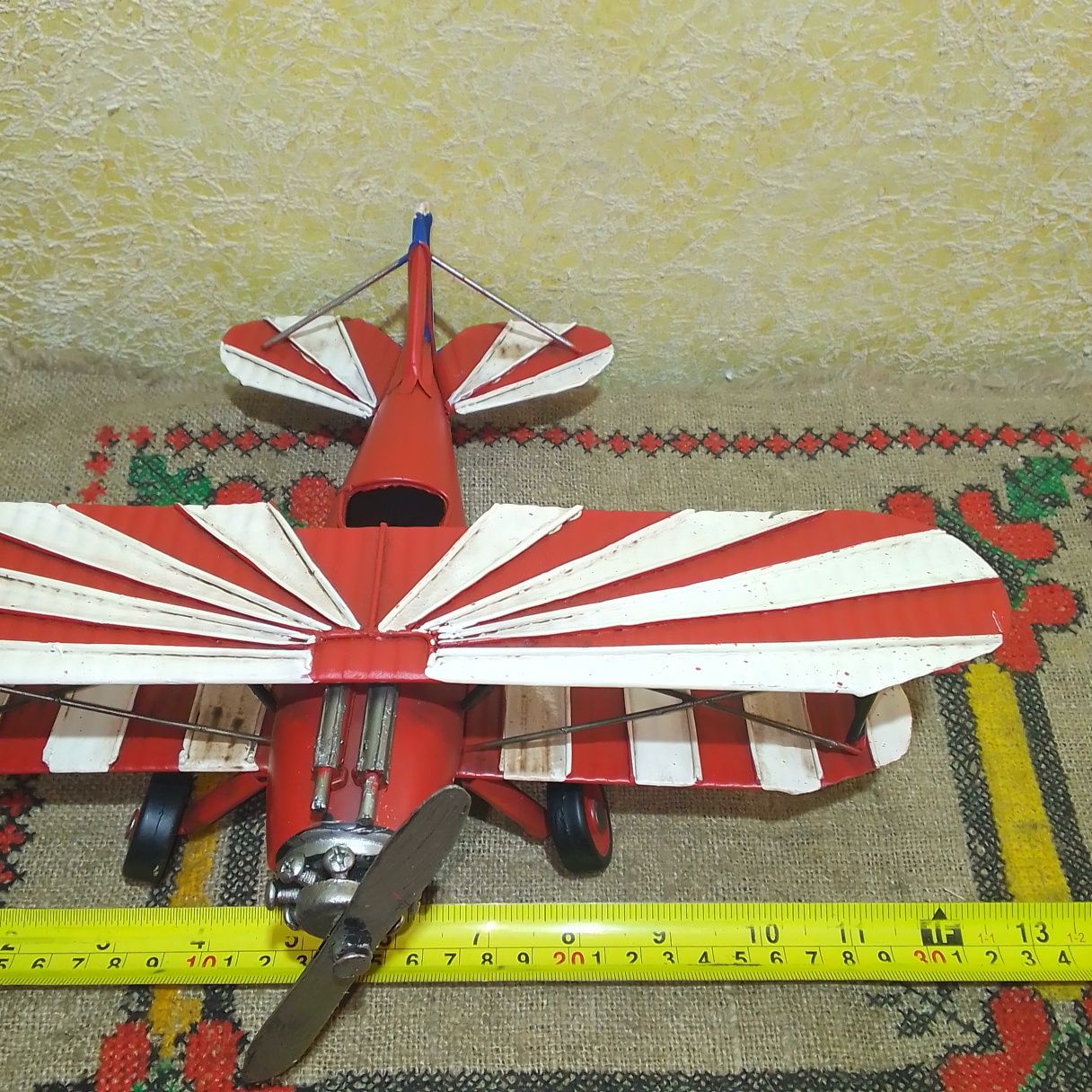 Металева суцільна модель ретро- літака ( Франція).