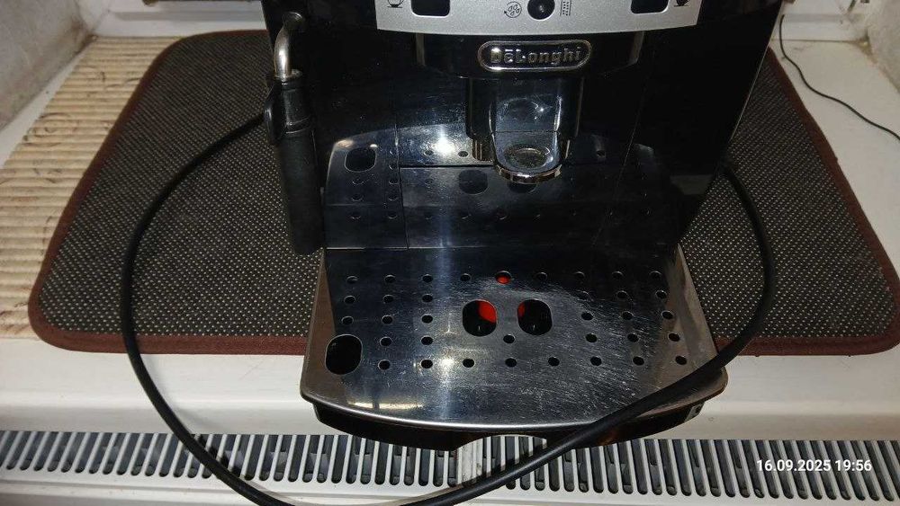 Кофемашина  Delonghi ECAM22.110B