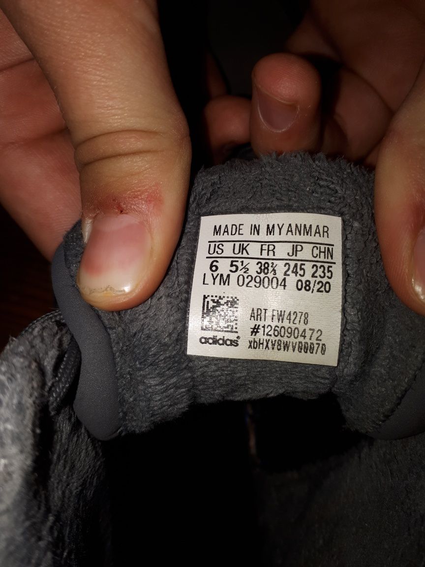 Кроссовки Adidas демисезонные