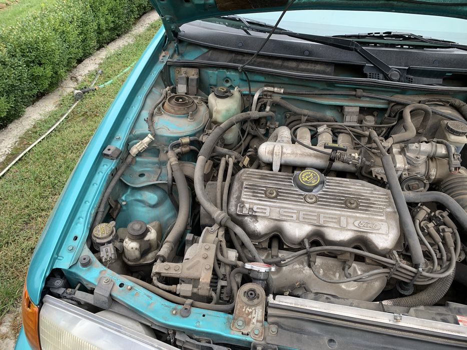 Форд Ескорт LX 1.9 бензин